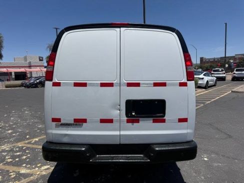 Used 2021 Chevrolet Express 2500 RWD image 4