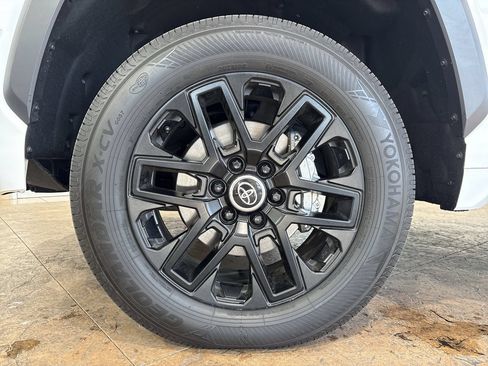 Used 2024 Toyota Tundra Limited AWD/4WD image 10