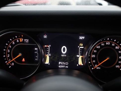 Used 2021 Jeep Gladiator Willys image 23