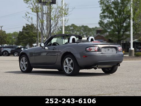 Used 2006 MAZDA MX-5 Miata Touring w/ Appearance Pkg image 5