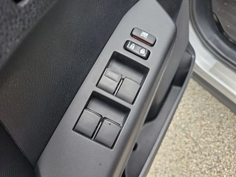 Used 2017 Toyota RAV4 LE FWD image 14