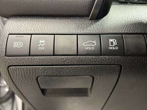 Used 2020 Toyota Camry SE image 13