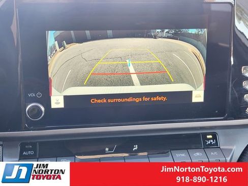 Used 2025 Toyota Camry SE w/ Convenience Package image 20