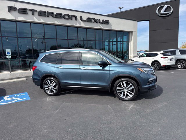 Used 2017 Honda Pilot Touring image 1