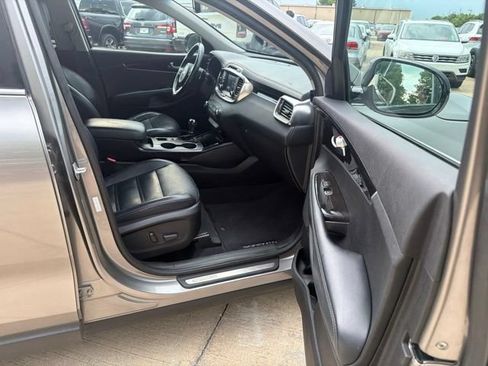 Used 2017 Kia Sorento EX AWD/4WD image 18