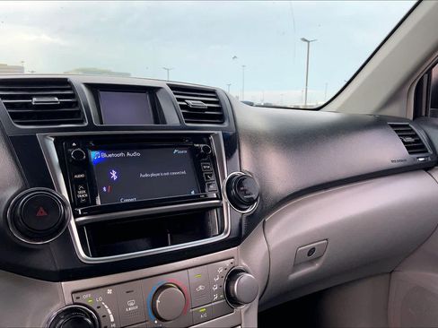 Used 2013 Toyota Highlander Plus FWD image 34