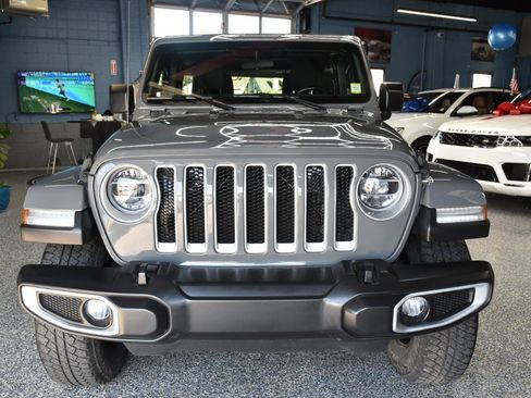 Used 2021 Jeep Wrangler Unlimited Sahara w/ LED Lighting Group AWD/4WD image 15