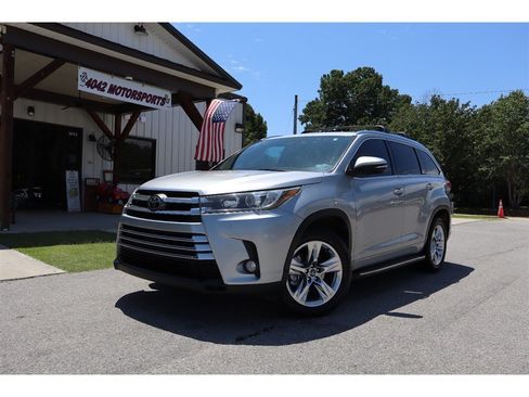 Used 2017 Toyota Highlander FWD V6 image 12