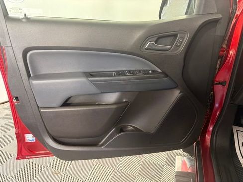 Used 2021 Chevrolet Colorado Z71 AWD/4WD image 12