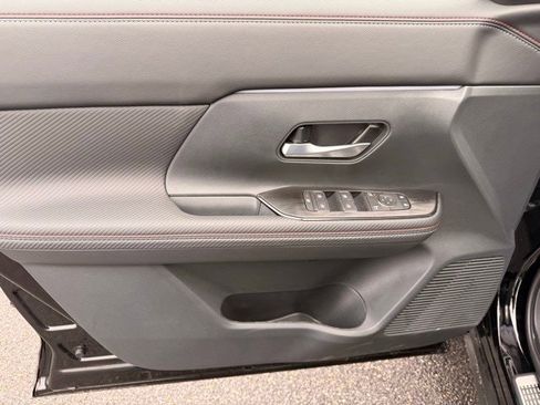 New 2026 Nissan Kicks SR w/ SR Premium Package image 10