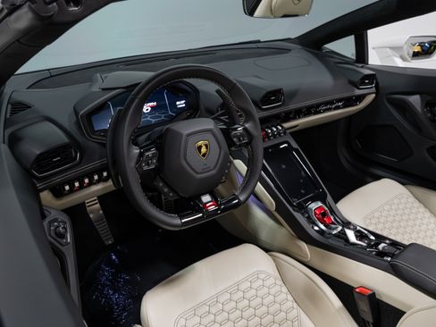 Used 2024 Lamborghini Huracan EVO AWD/4WD image 52
