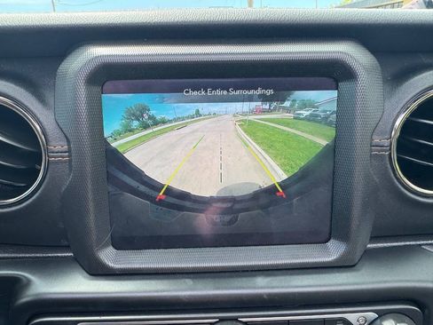 Used 2021 Jeep Wrangler Unlimited Sahara AWD/4WD image 21