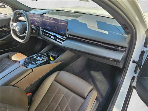 Used 2024 BMW 530i w/ Convenience Package RWD image 21