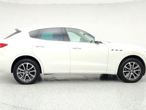 Used 2017 Maserati Levante image 4