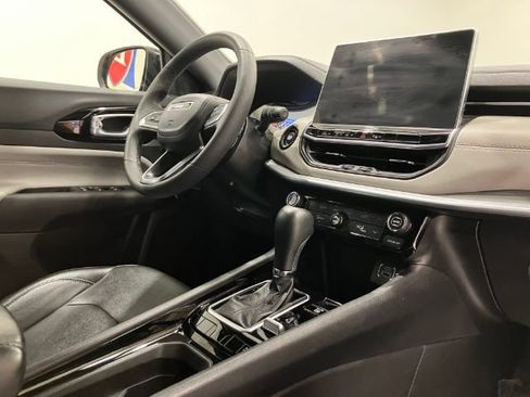 Used 2025 Jeep Compass Limited AWD/4WD image 25