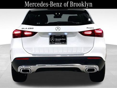 Certified 2025 Mercedes-Benz GLA 250 4MATIC image 4