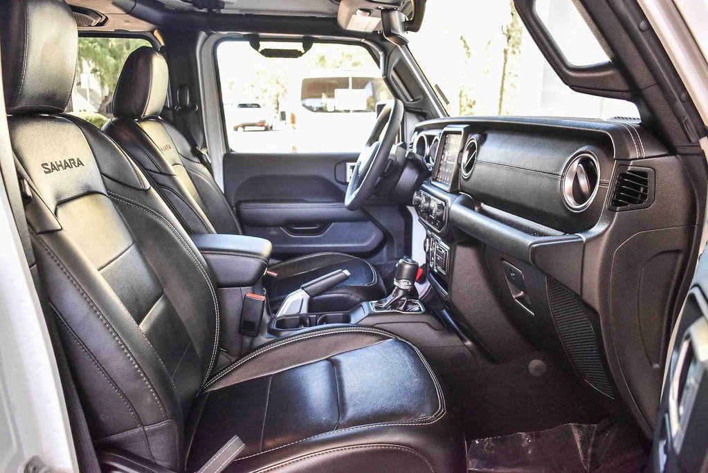 Used 2023 Jeep Wrangler Unlimited Sahara AWD/4WD image 14