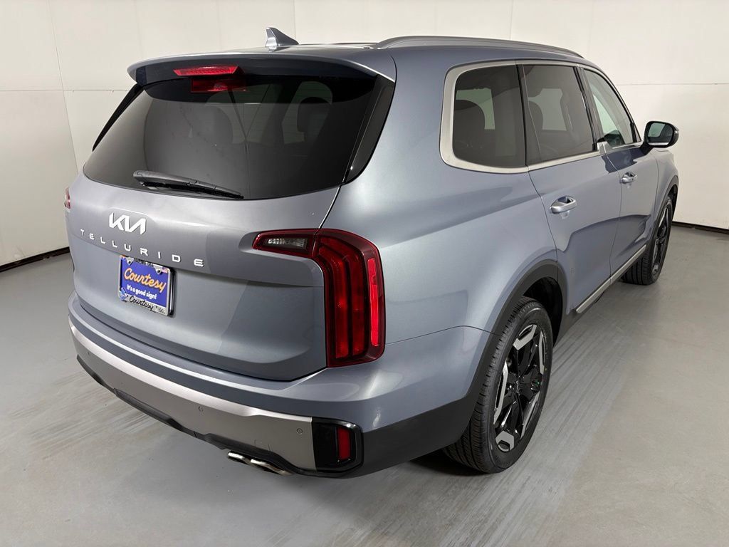 Used 2025 Kia Telluride S FWD image 8