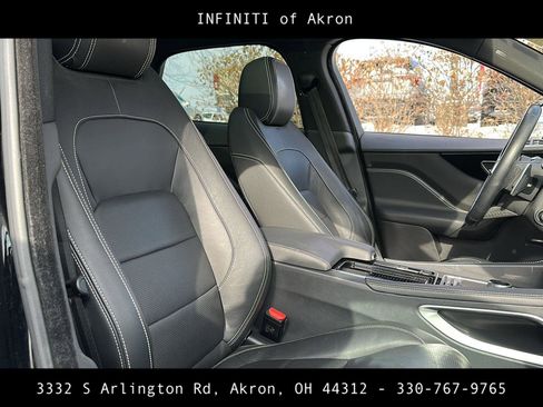 Used 2018 Jaguar F-PACE R-Sport image 27