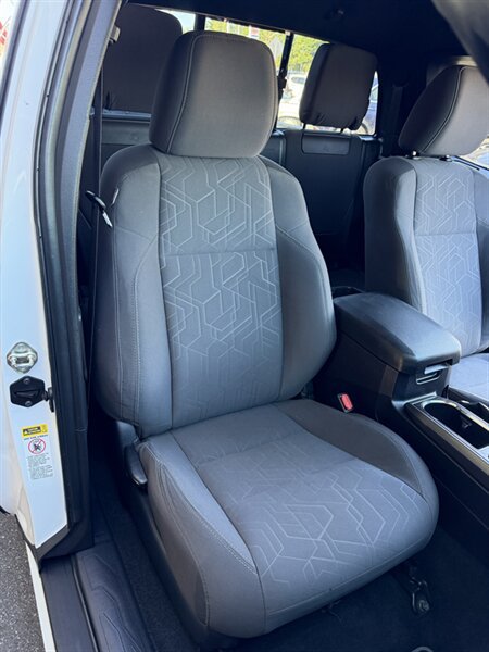 Used 2016 Toyota Tacoma TRD Sport AWD/4WD image 52