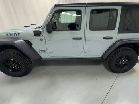 Used 2024 Jeep Wrangler Unlimited AWD/4WD image 5