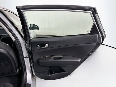 Used 2020 Kia Optima LX image 28