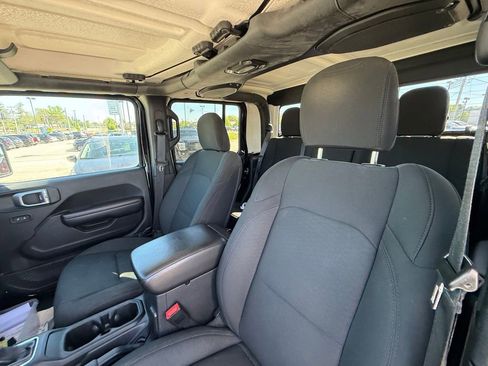 Used 2020 Jeep Gladiator Sport w/ Quick Order Package 24S AWD/4WD image 14