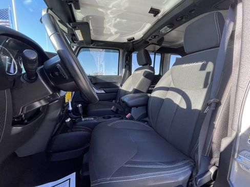 Used 2017 Jeep Wrangler Unlimited Sahara image 17