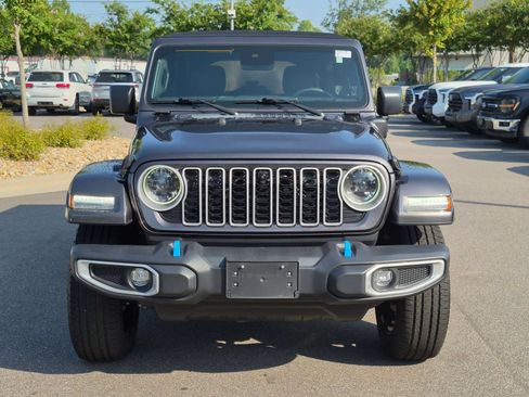 Used 2024 Jeep Wrangler Unlimited Sahara w/ Technology Group AWD/4WD image 8