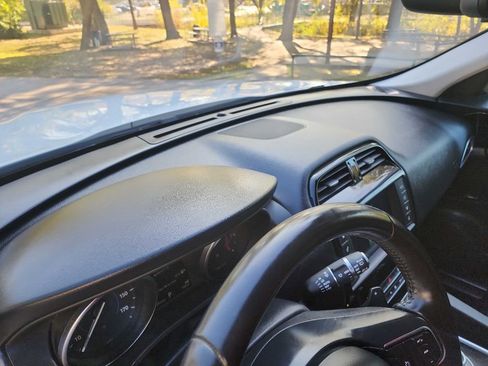 Used 2018 Jaguar F-PACE Premium image 26