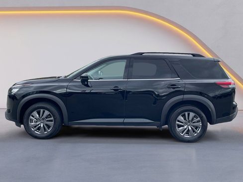 Used 2025 Nissan Pathfinder SV image 4