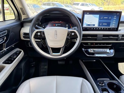 New 2026 Lincoln Corsair Premiere image 17