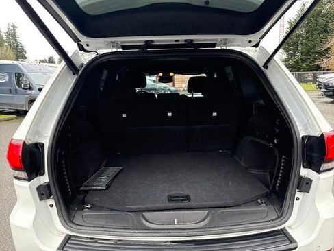 Used 2019 Jeep Grand Cherokee Laredo image 11