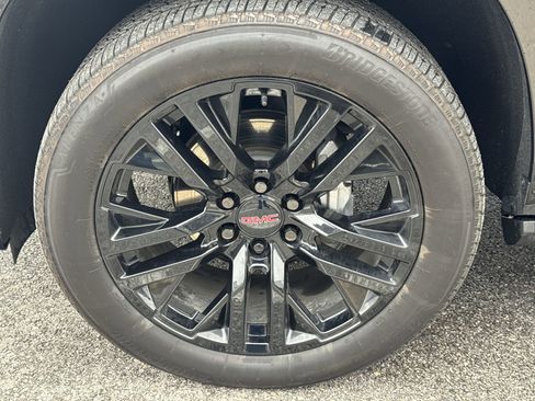 Certified 2025 GMC Yukon Denali Ultimate w/ LPO, Floor Liner Package image 34