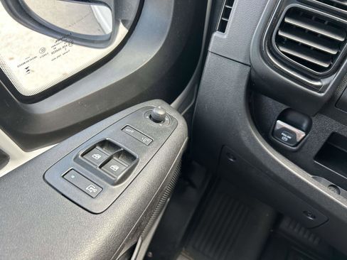 Used 2025 RAM ProMaster 2500 w/ Convenience Group FWD image 18