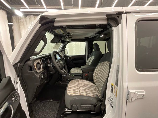 New 2026 Jeep Gladiator Mojave AWD/4WD image 10