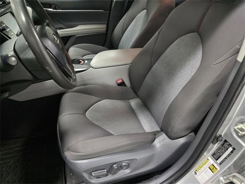 Used 2019 Toyota Camry LE image 19