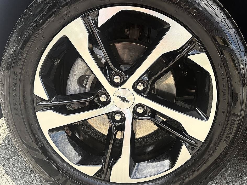Used 2025 Chevrolet Trax RS FWD image 7