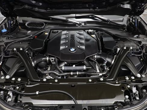 Certified 2025 BMW 760i xDrive w/ Executive Package image 26
