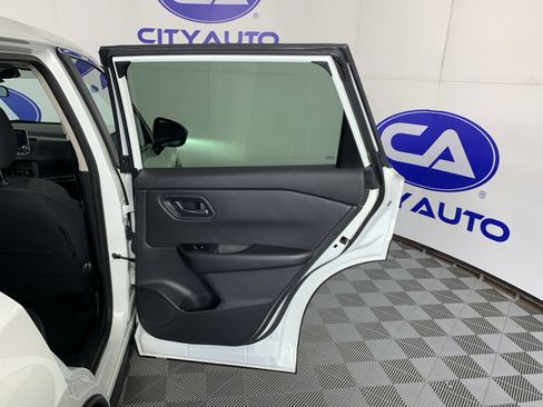 Used 2024 Nissan Rogue S FWD image 33