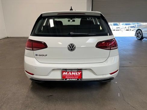 Used 2018 Volkswagen e-Golf SE FWD image 4