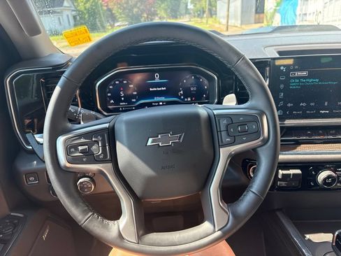 Used 2024 Chevrolet Silverado 1500 LT Trail Boss w/ Convenience Package II AWD/4WD image 17
