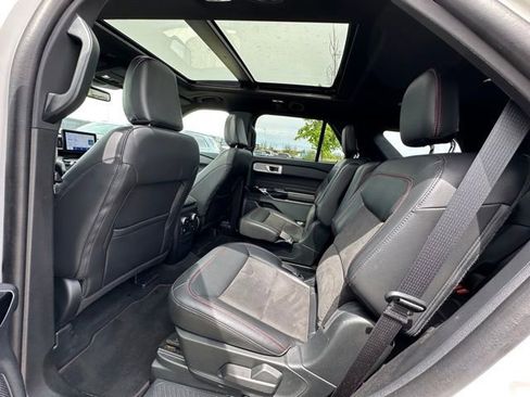 Used 2023 Ford Explorer ST-Line w/ Class IV Trailer Tow Package AWD/4WD image 16