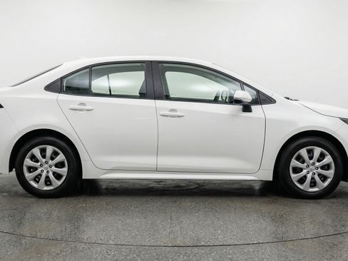 Used 2025 Toyota Corolla LE FWD image 11