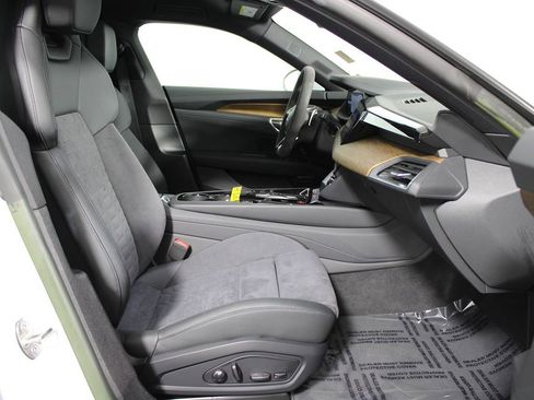 Used 2023 Audi e-tron GT Premium Plus image 17
