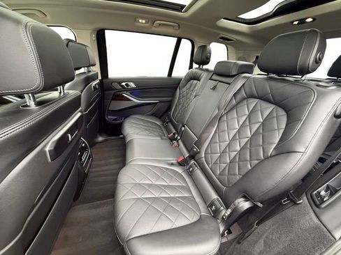 Used 2024 BMW X7 xDrive40i w/ Premium Package image 22