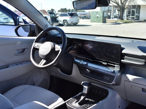 Used 2025 Hyundai Kona SEL image 31