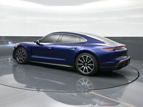 Used 2022 Porsche Taycan image 2