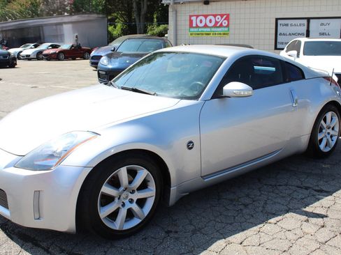 Used 2004 Nissan 350Z Touring image 3