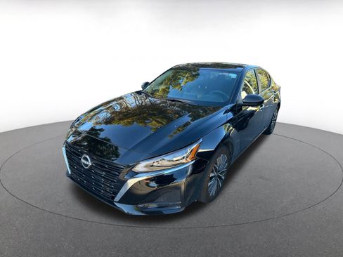 Used 2025 Nissan Altima 2.5 SV image 4